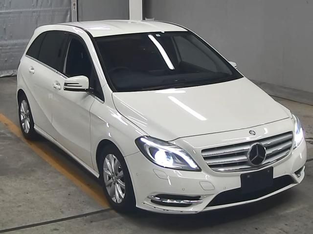 23 MERCEDES BENZ B CLASS 246242 2013 г. (ZIP Tokyo)